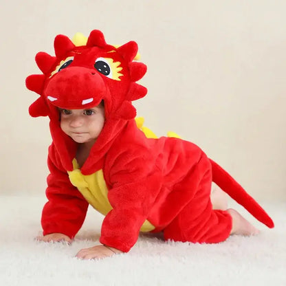 Bébé portant un pyjama dinosaure